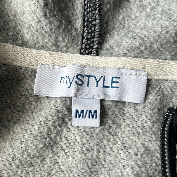 Hoodie and joggers - Picture 5 of 6